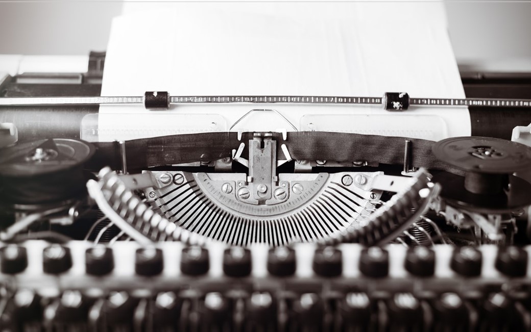 4 foto maquina de escribir - Materiales de Construcción en Pedralba